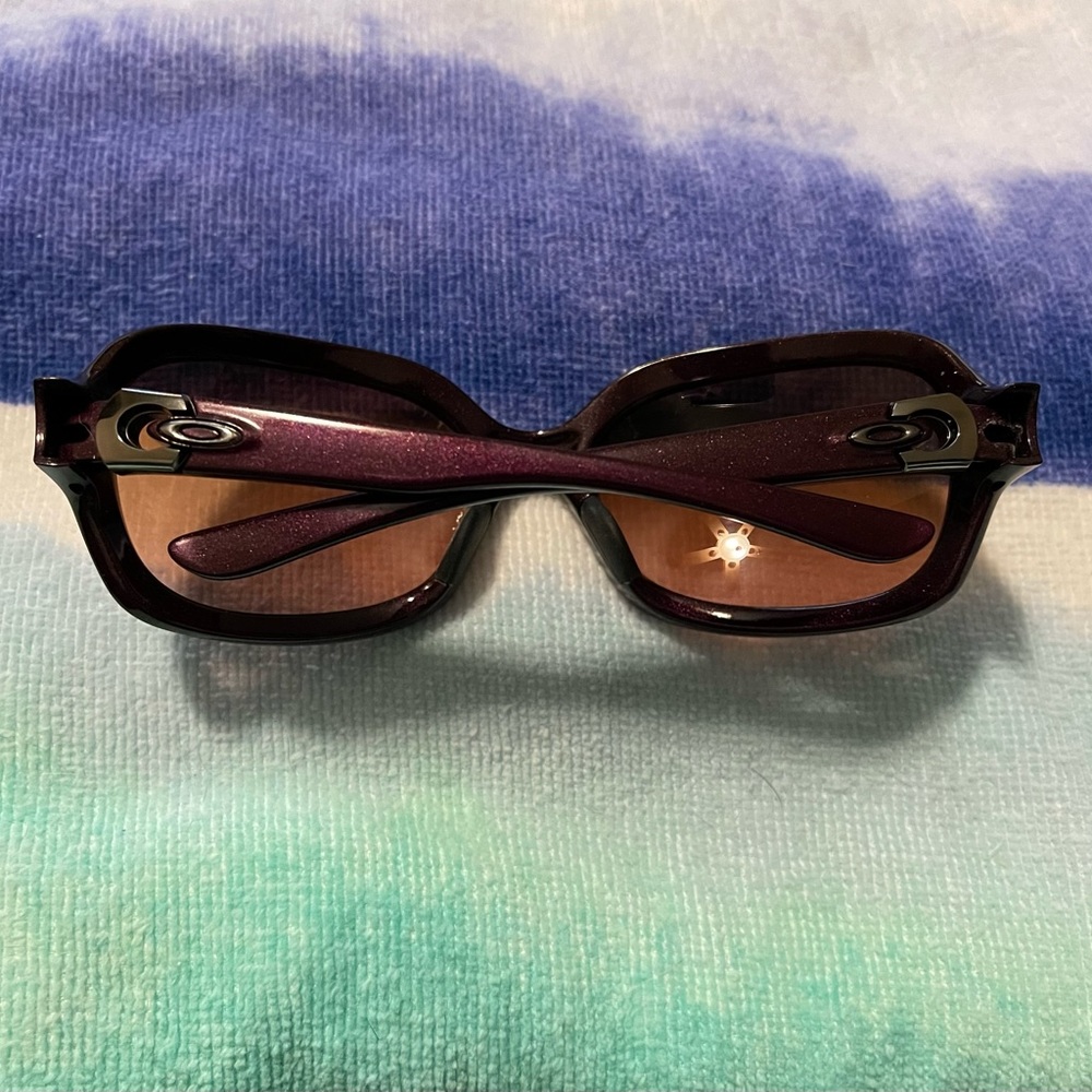 Oakley Pulse Raspberry Spritzer sunglasses…..